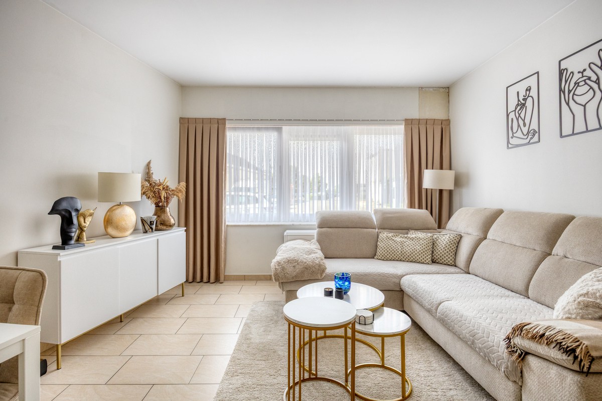 Gelijjkvloers appartement met 1 slaapkamer en staanplaats. 