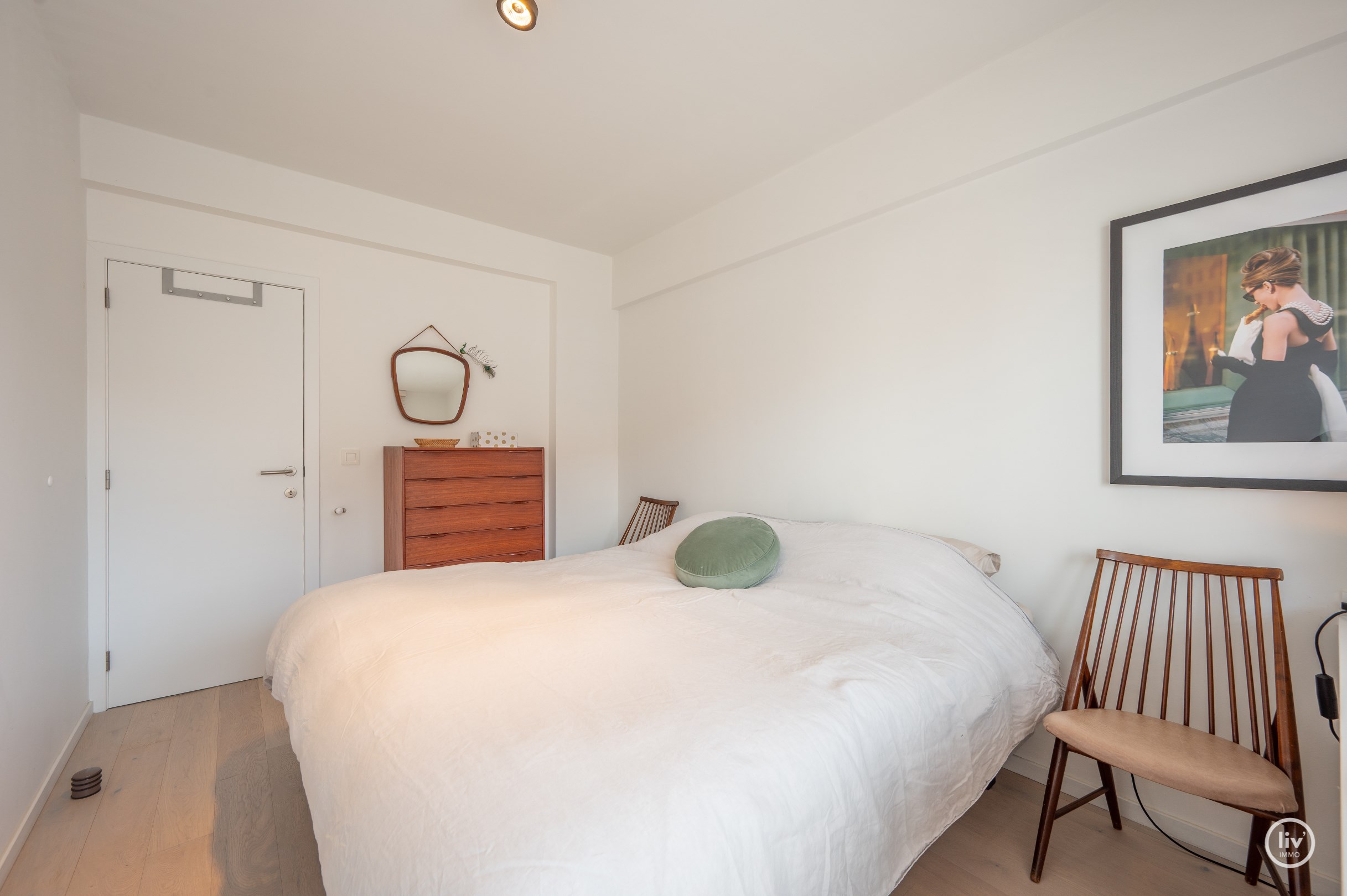 Modern en stijlvol gerenoveerd appartement in hartje Knokke. 