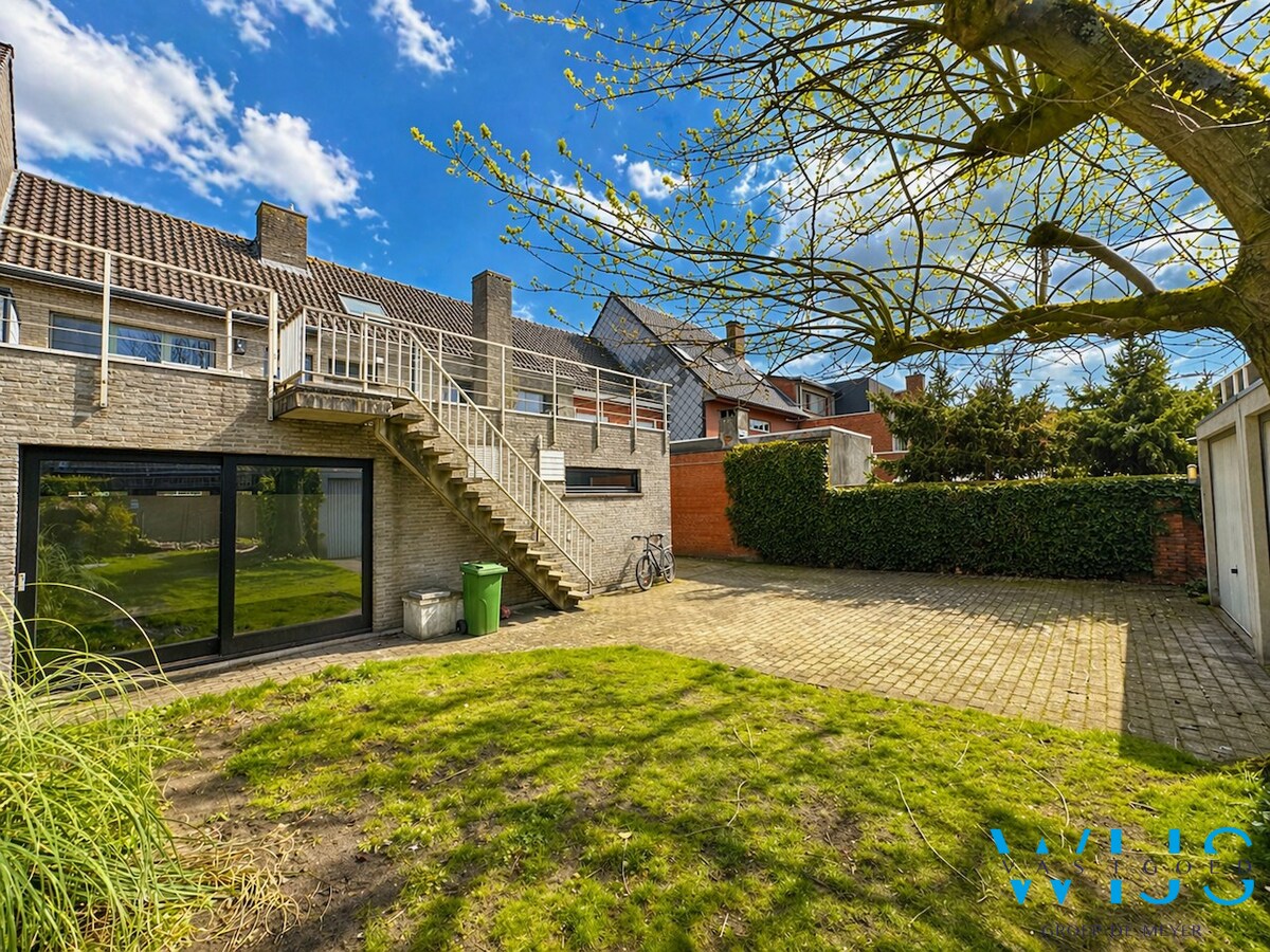 Instapklaar en verrassend ruim appartement op toplocatie in het centrum van Ertvelde! 