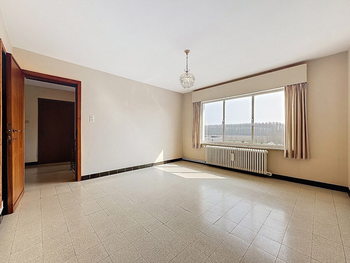 Ruime, karaktervolle woning met zuidgerichte tuin te Hillegem 