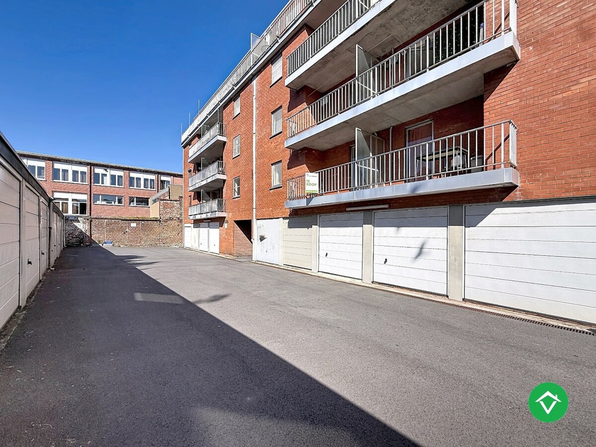 Appartement met 2 slaapkamers en garage te Roeselare 