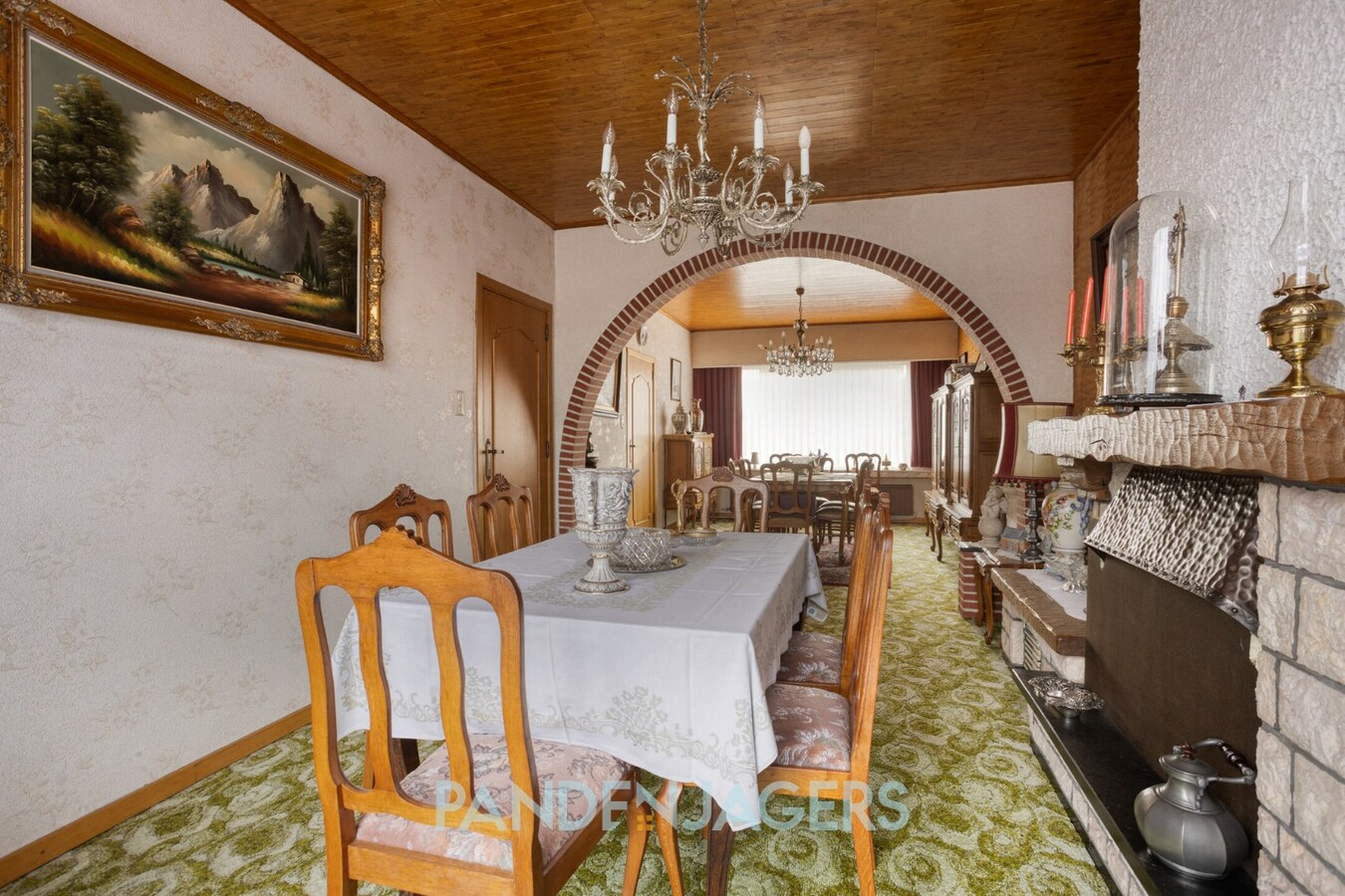 Ruime woning met zij-ingang en achterliggende garage te OLVW 