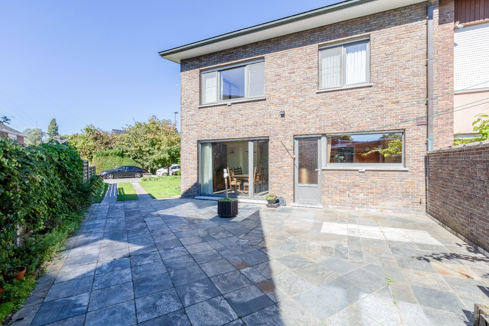 VERKOCHT - Ruime half open bebouwing met garage te Merelbeke 