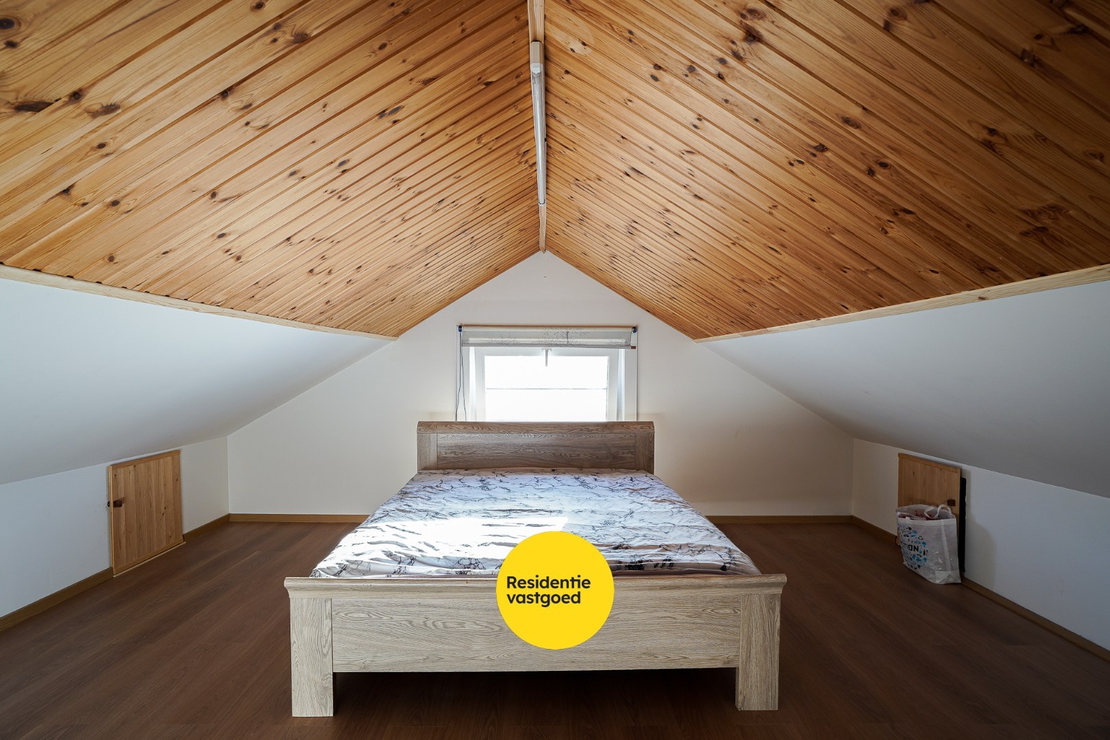 Woning met 5 slaapkamers in het centrum van Eernegem 