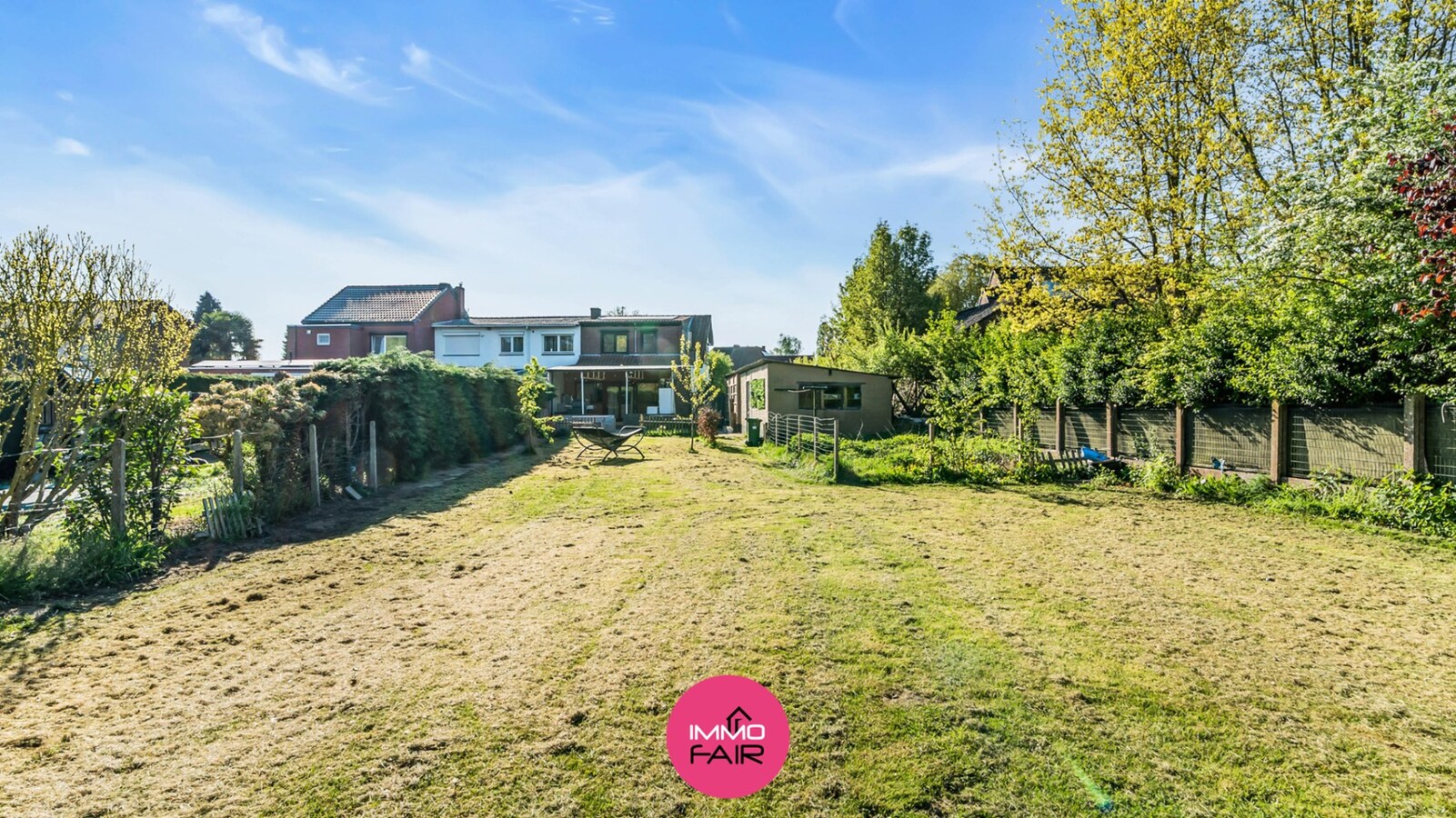 Grotendeels gerenoveerde woning in bosrijk gebied! 