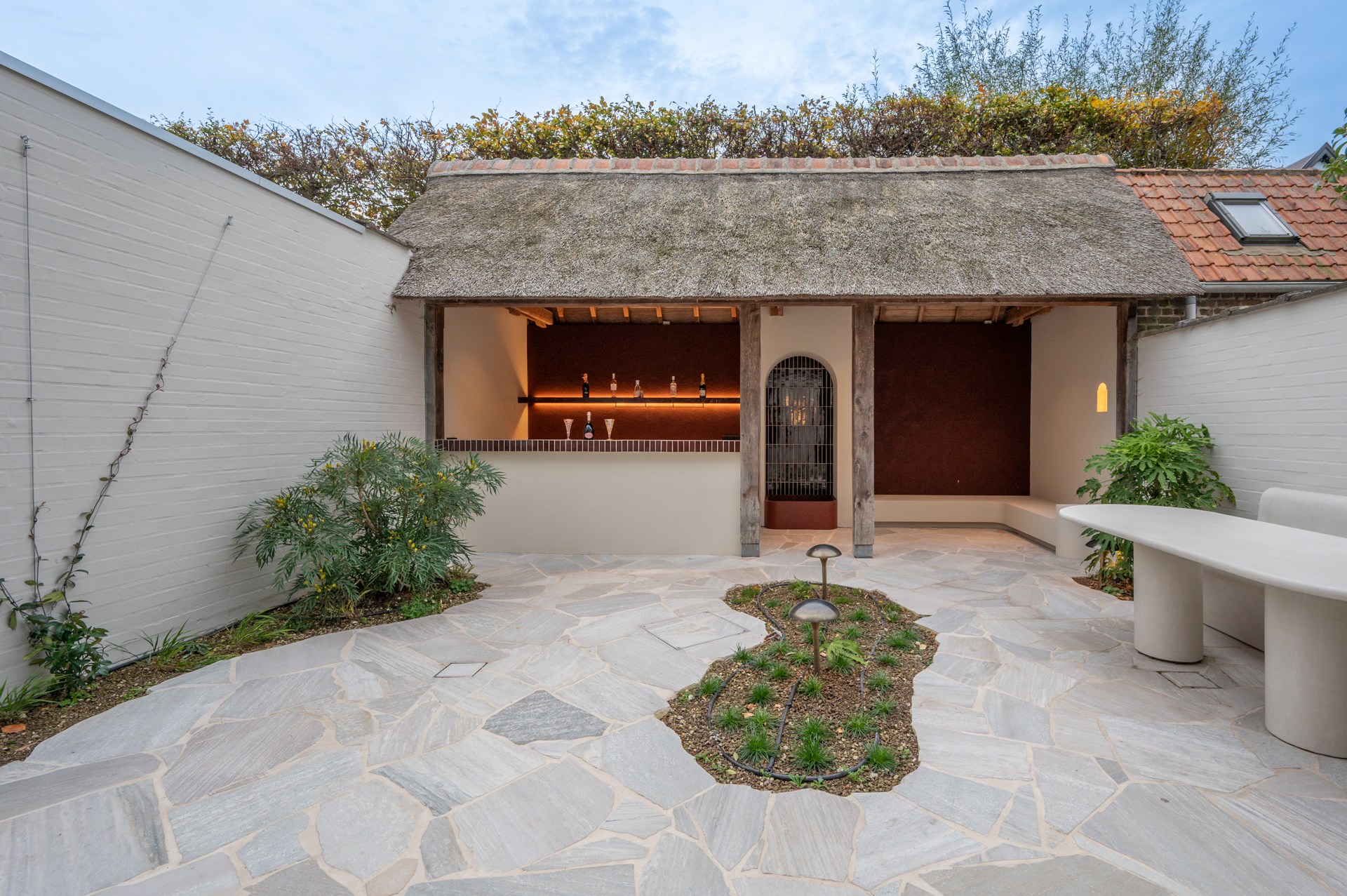 Luxe, comfort kortom een prachtig gerenoveerde woning in hartje Knokke. 