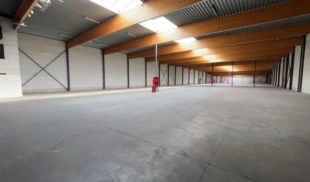 Gerenoveerde magazijnen te huur aan A12 in Wilrijk