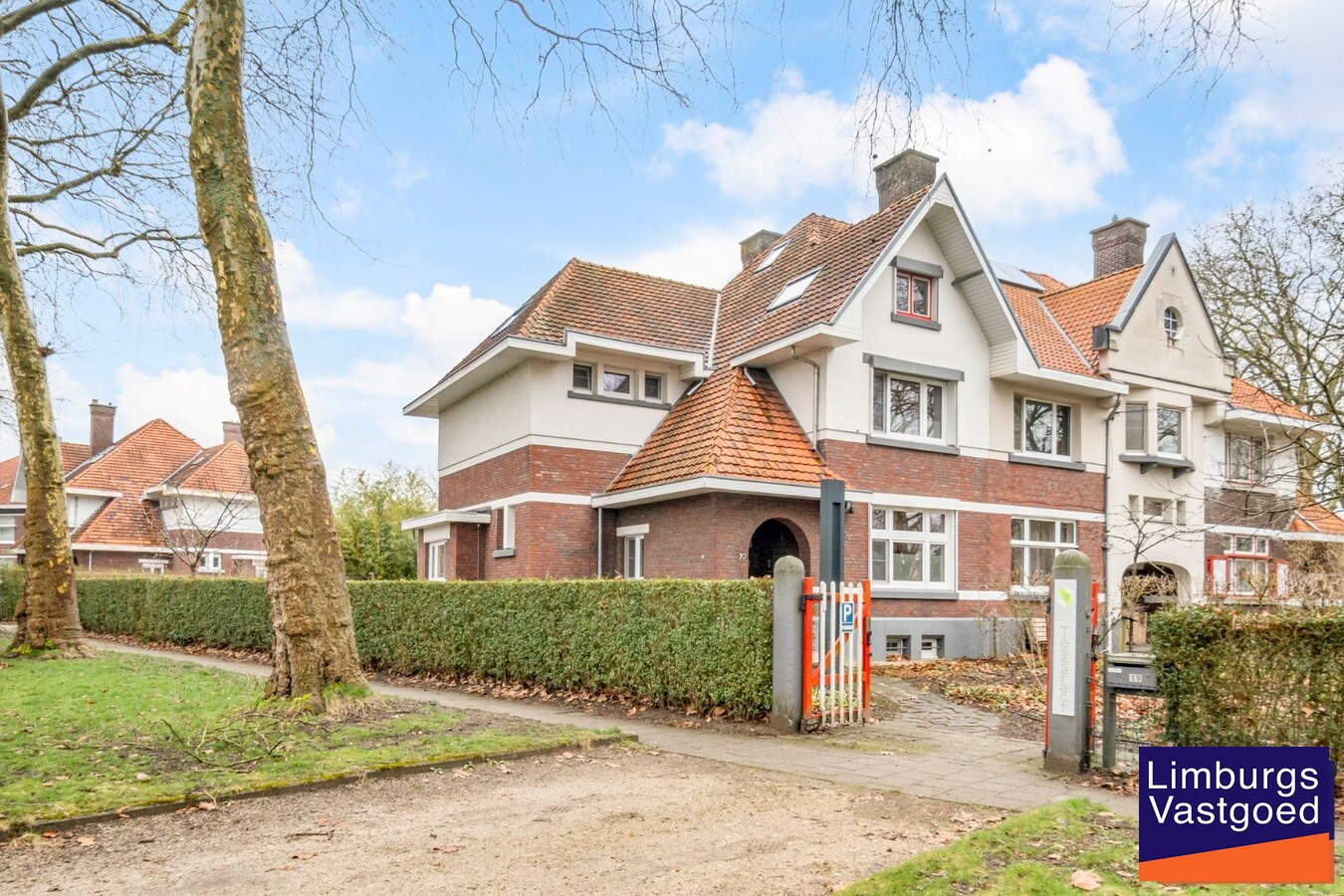 Woonhuis met verschillende praktijkruimtes te Waterschei, op een perceel van 6a80ca 