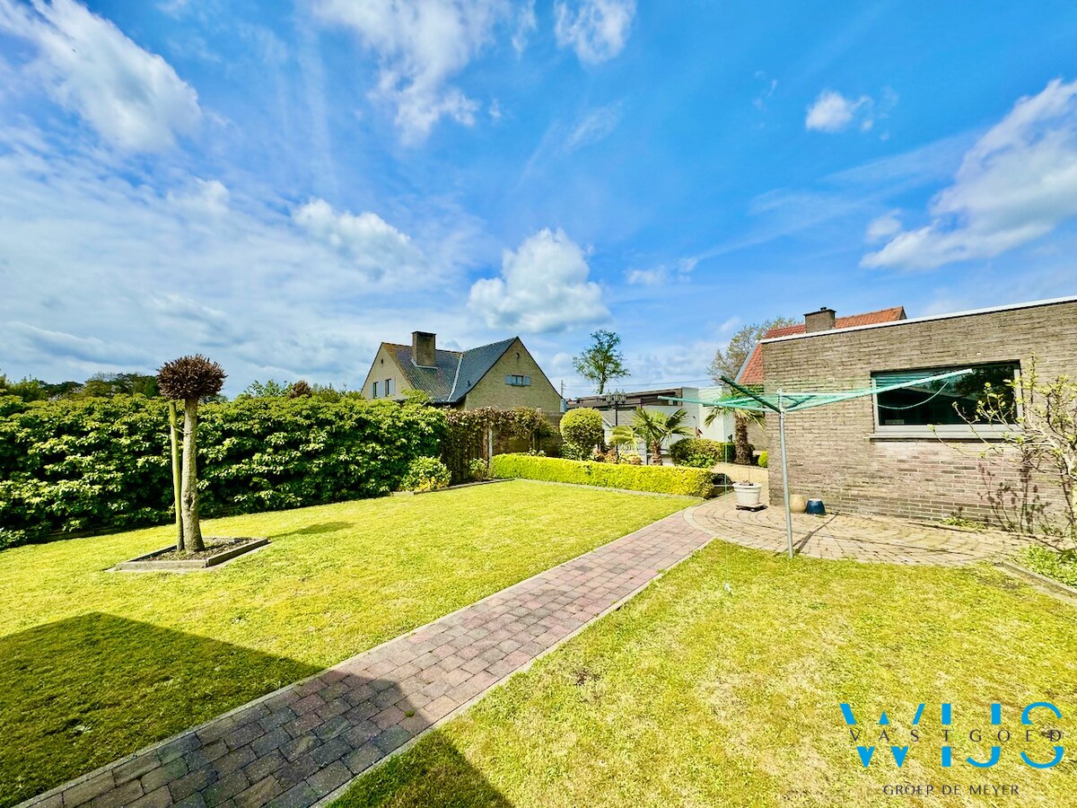 Gezellige HOB met leuke tuin te Oosteeklo ! 