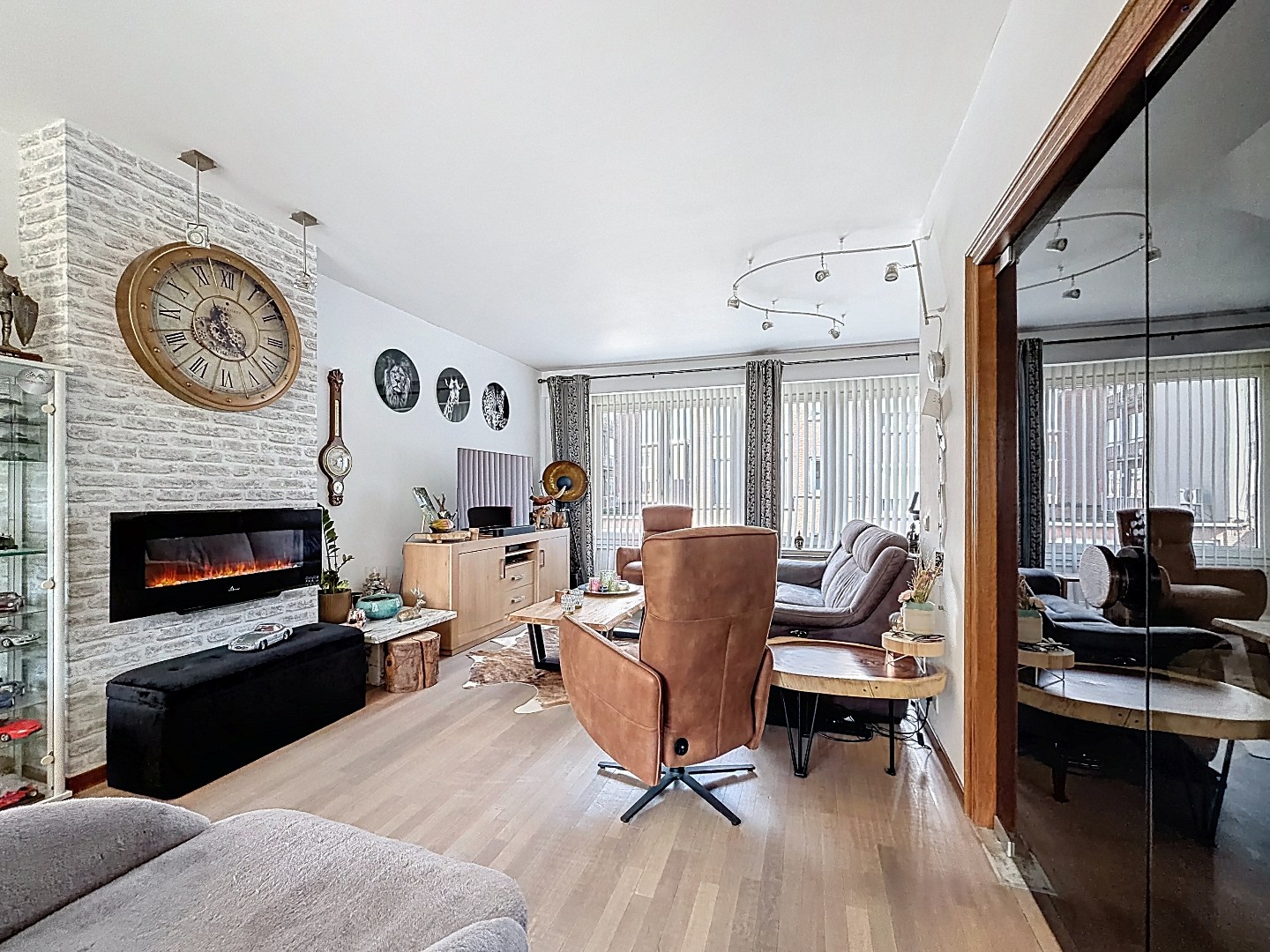 Instapklare bel-etage woning met mooi aangelegde tuin in Merksem 