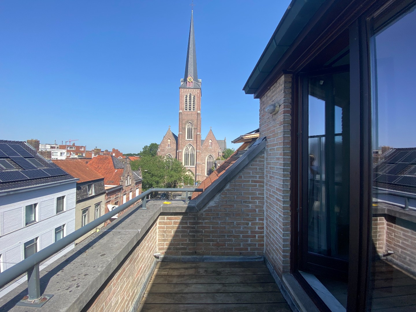 Centraal gelegen instapklaar duplex appartement met garage en terras! 