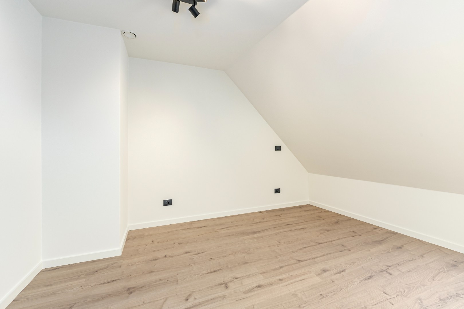 Exclusieve nieuwbouwwoning te huur met 3 slaapkamers in het hart van Brugge 