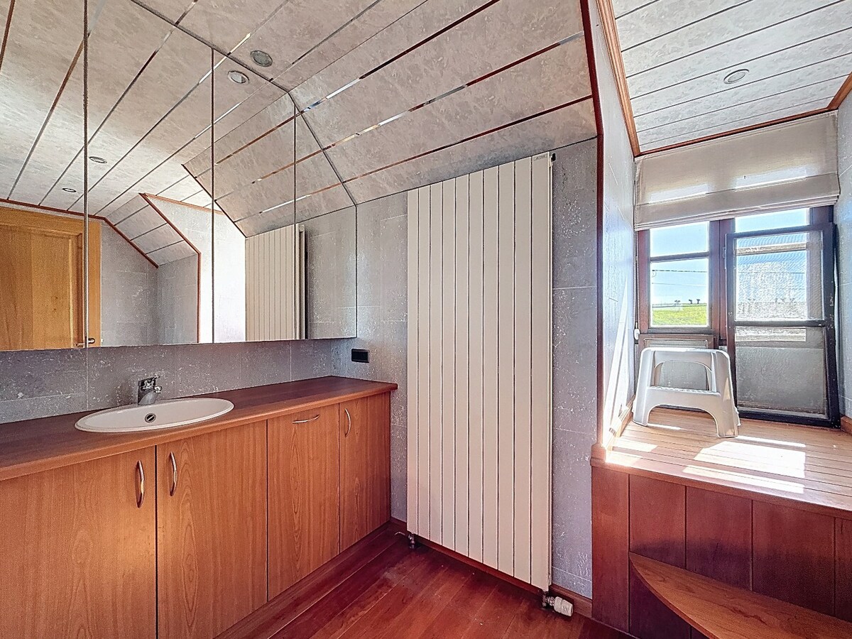 Ruime HOB met veel opslagruimte/garage te Zwalm 