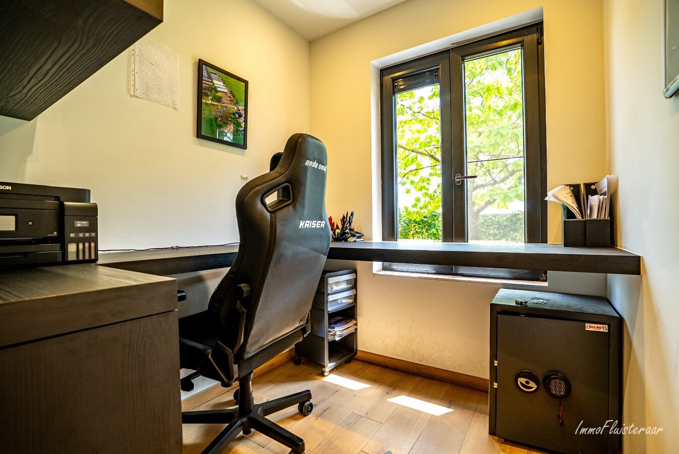 Hippisch complex op ca. 1,9 ha te Rijkevorsel Vergunning voor binnenpiste (60m x 30m) aanwezig! 