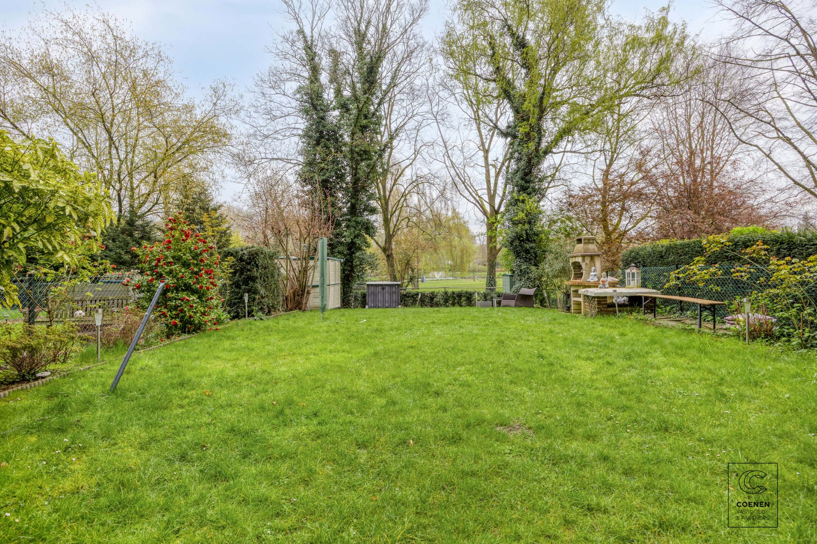 Ruim appartement met 3 slpk en schitterende tuin te Merksem! 