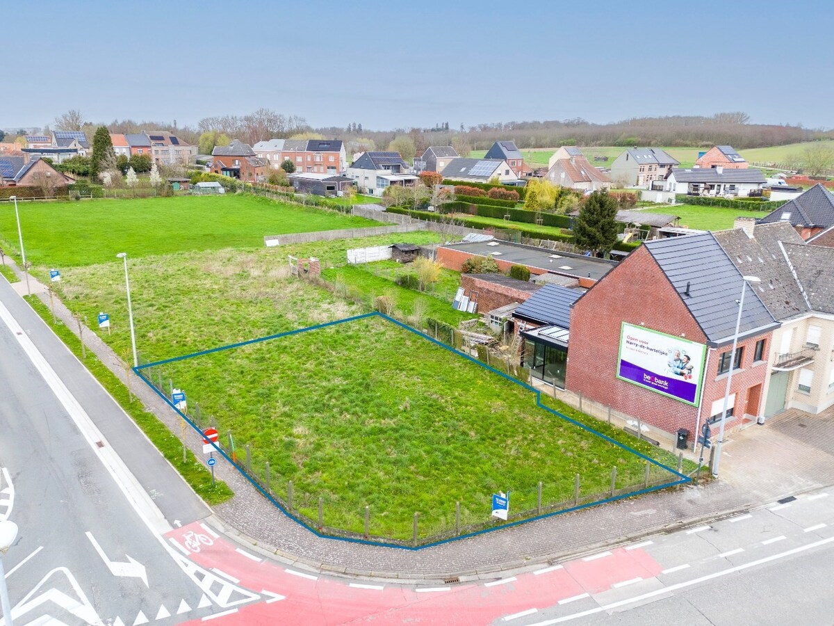 Hoekperceel bouwgrond (482m²) voor OB op centrale en uitstekende ligging 