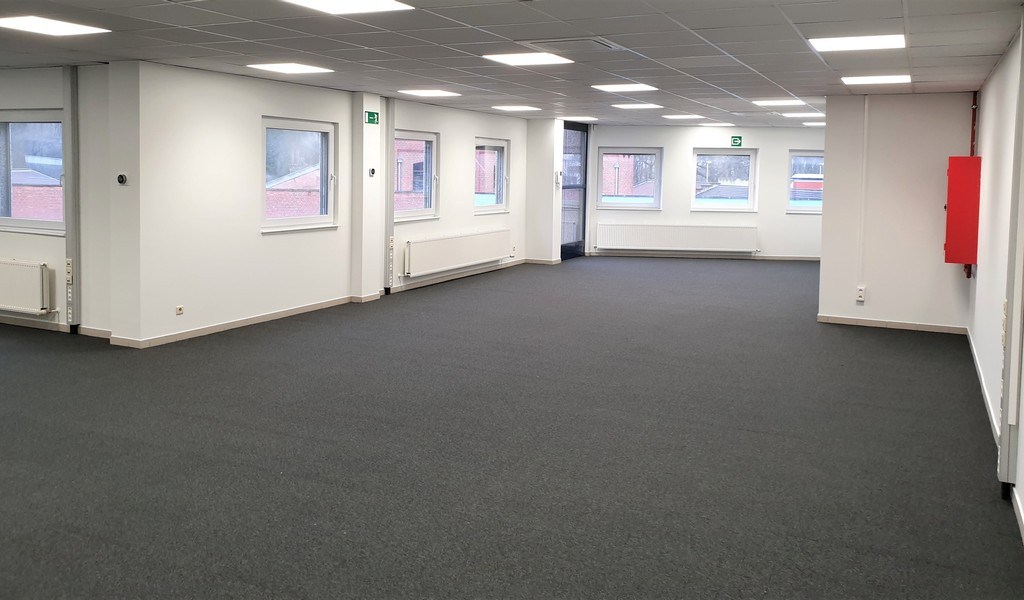 Instapklare kantoorruimte te huur vlakbij E40/R4 in Gent