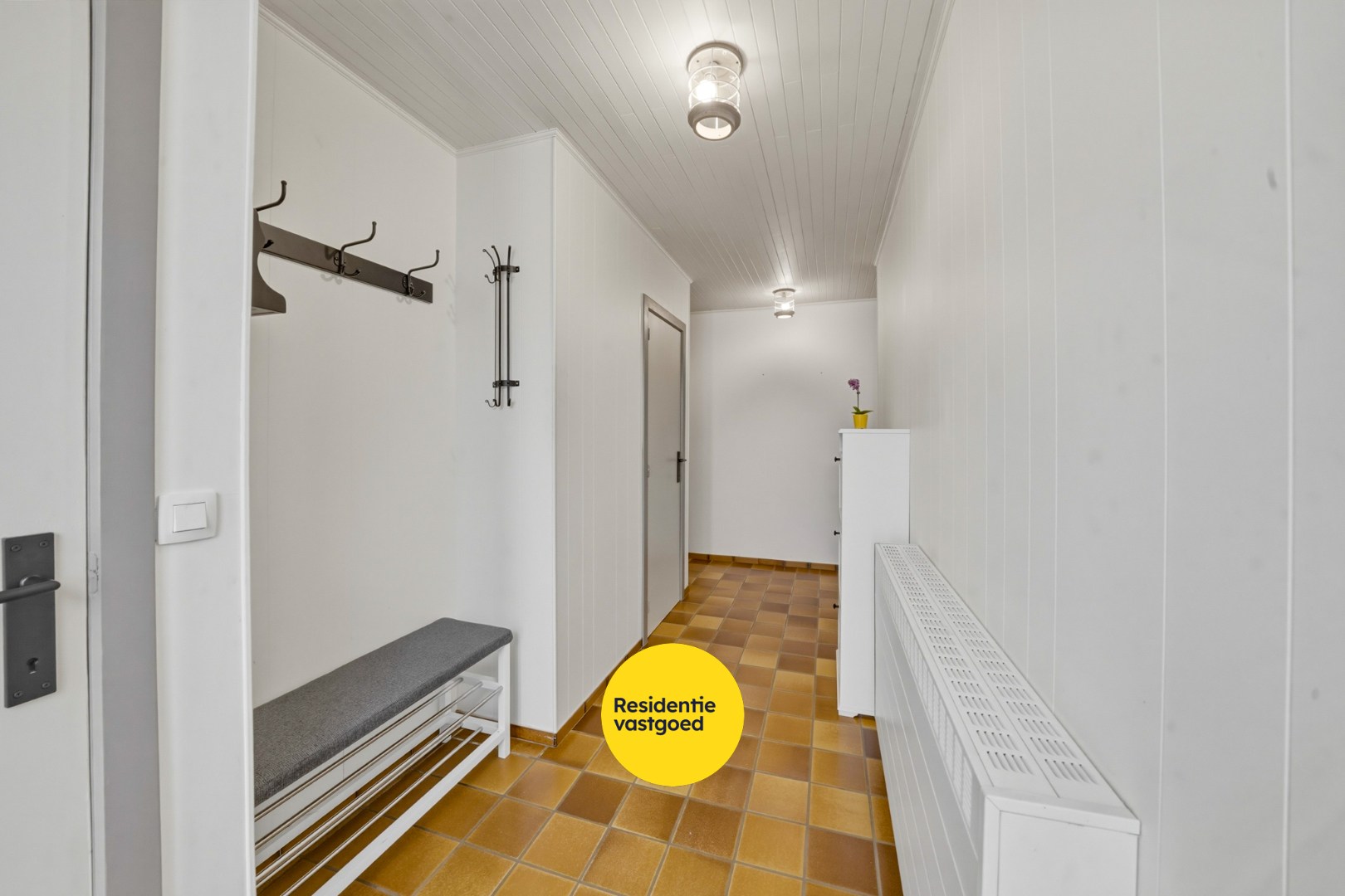 Instapklare ruime bungalow met zongerichte tuin in hartje Oudenburg! 