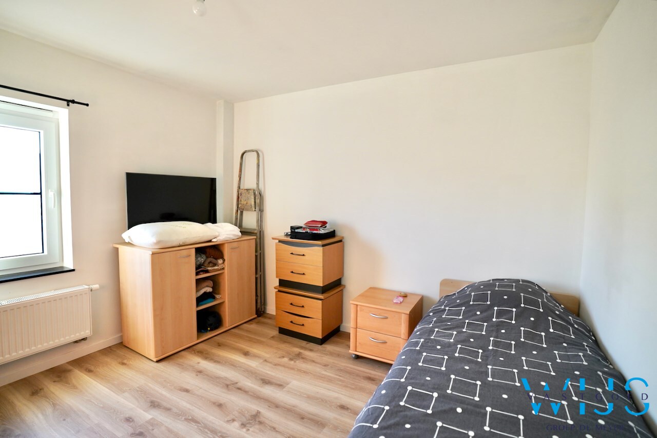 Volledig gerenoveerd woonhuis op 750m² in hartje Ertvelde ! 