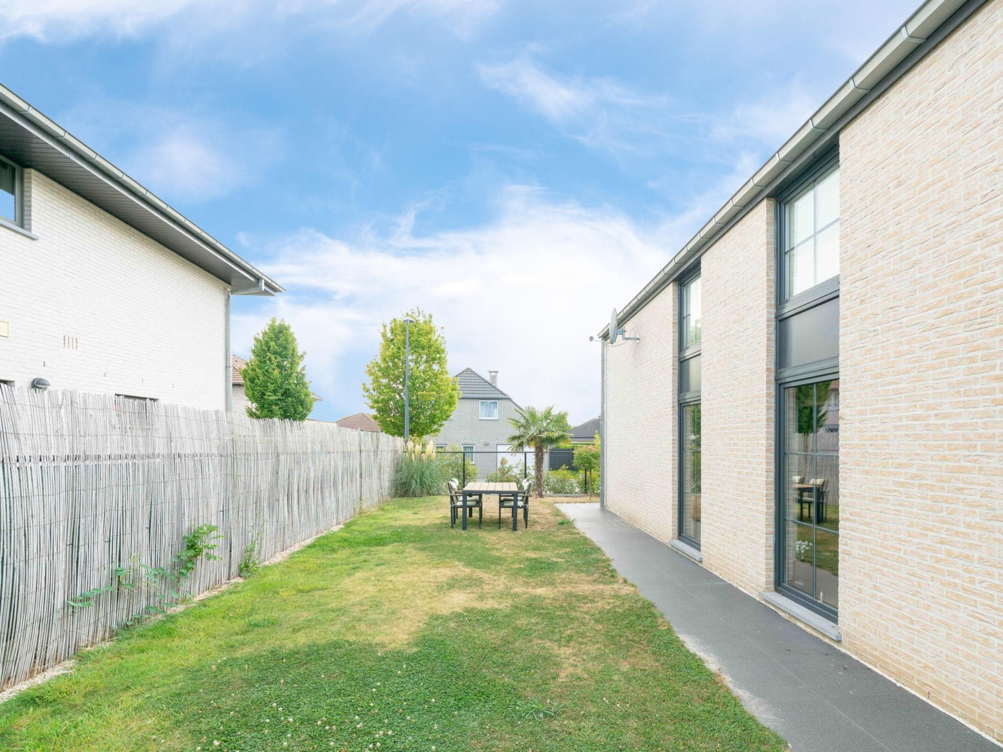 Recente villa (2013) met 4 kamers op een toplocatie! 