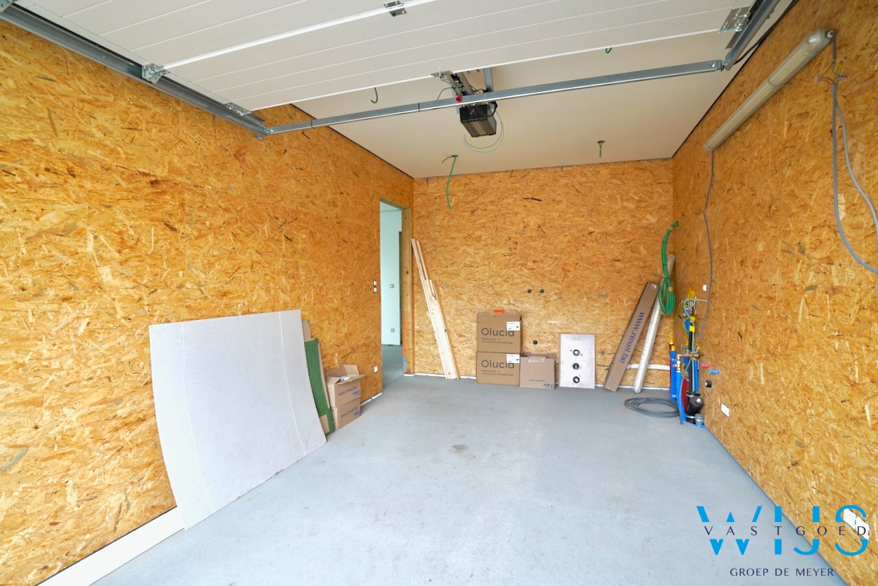 Nieuwbouw met 5 slaapkamers op een prachtig perceel te EEKLO ! 