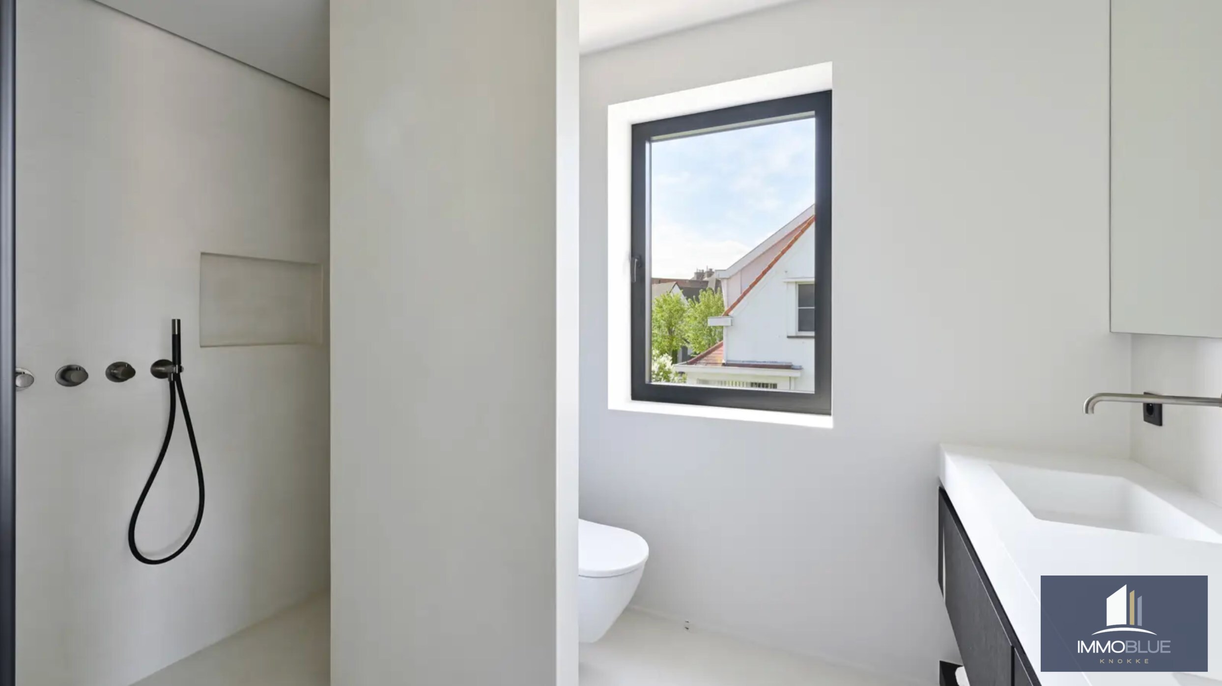 Nieuwbouw koppelvilla dichtbij het centrum van Knokke en op wandelafstand van het strand. 