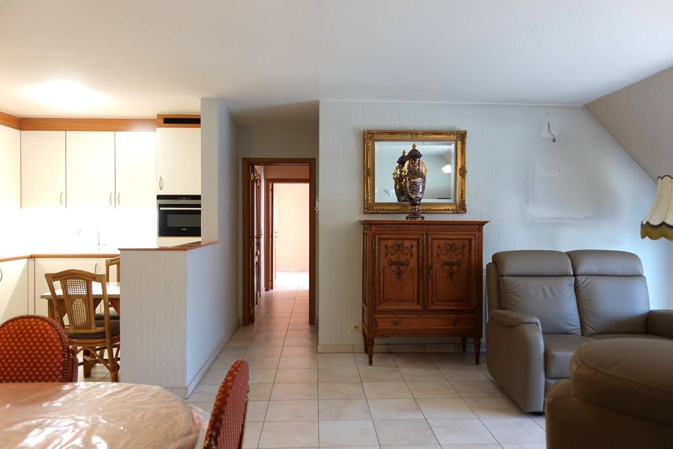 Ruim appartement te koop in Residentie Permeke op een uitstekende locatie te Jabbeke 