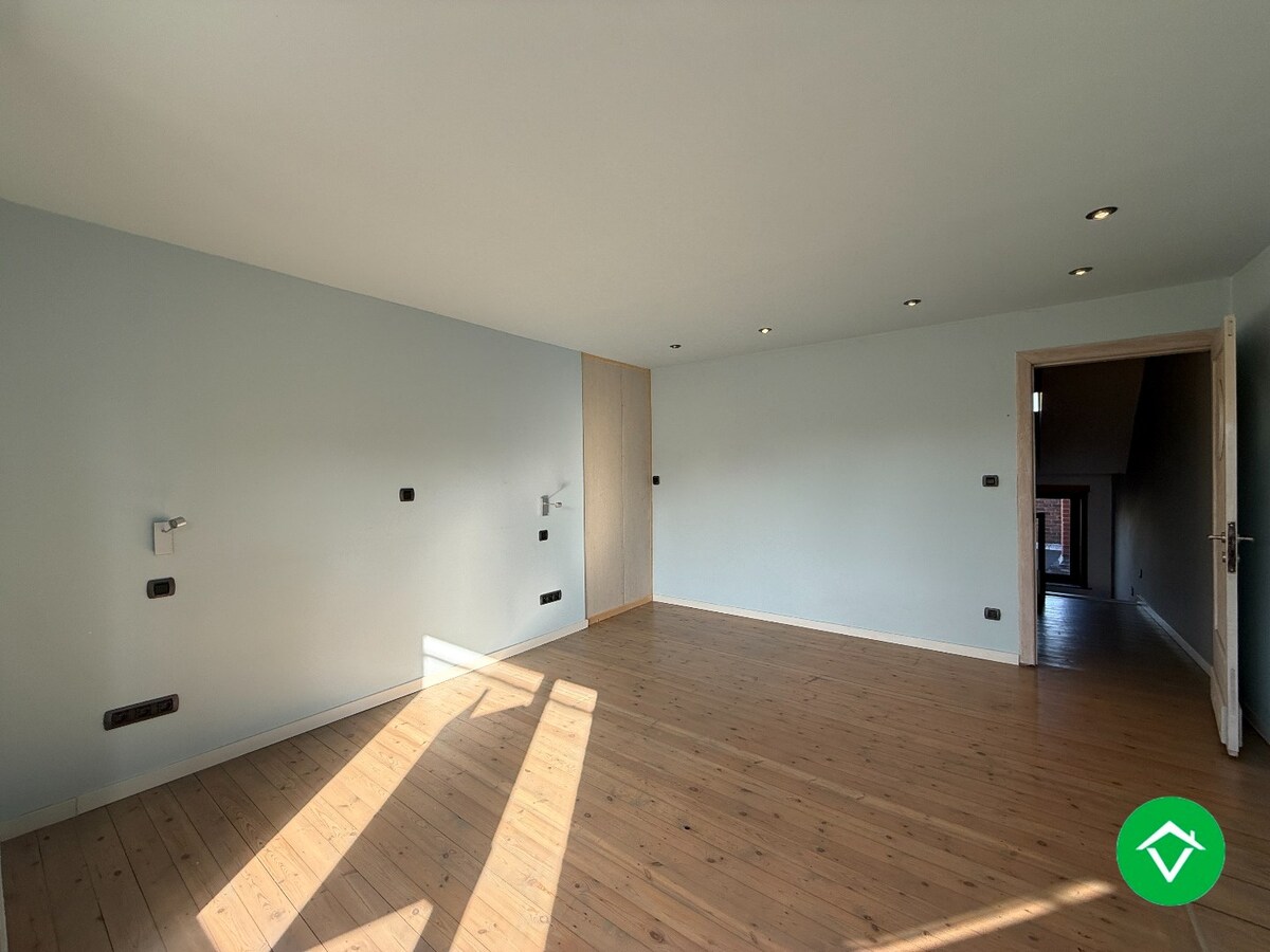 Ruime woning met 5 slaapkamers te Zwevezele 