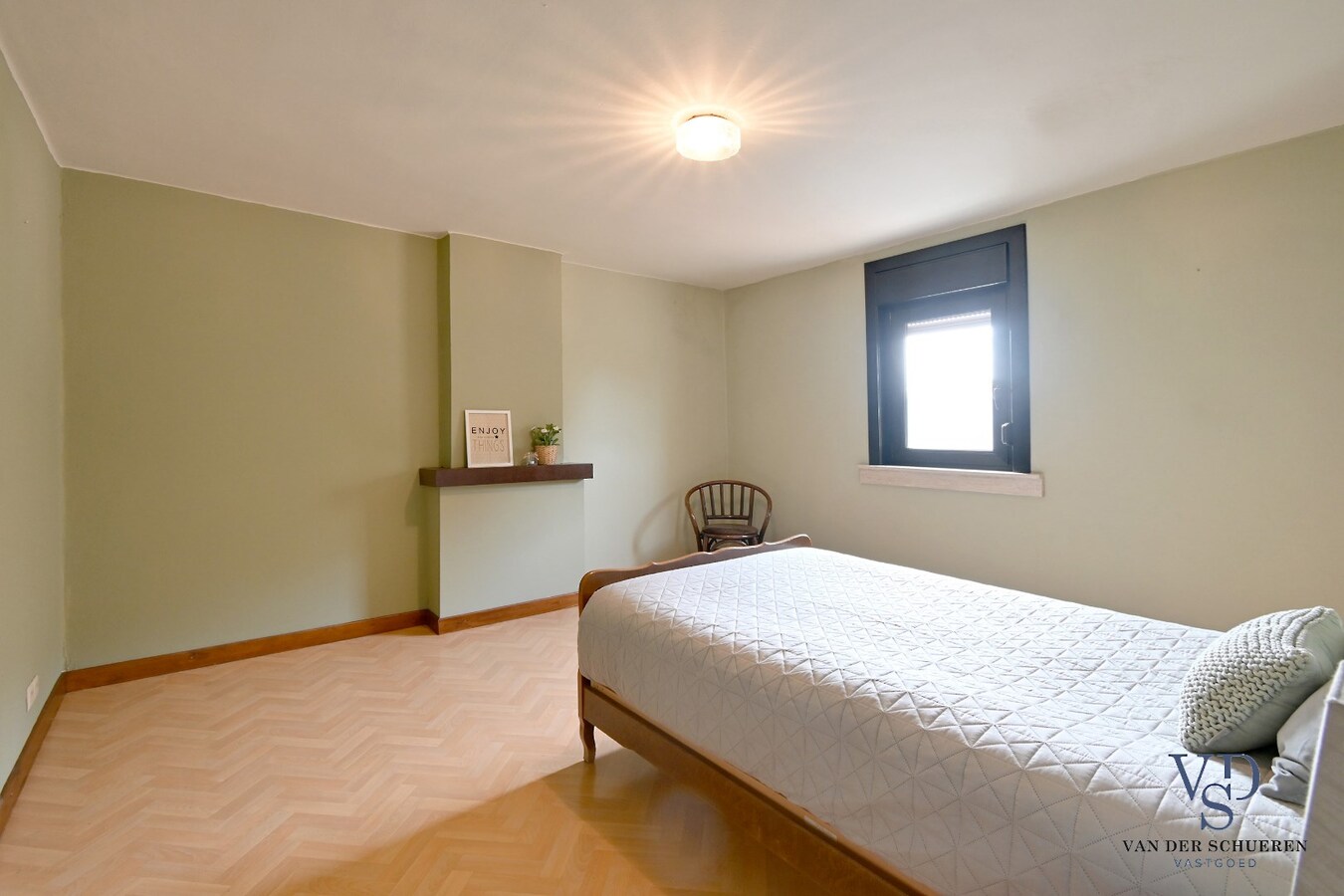 Degelijke rijwoning. 