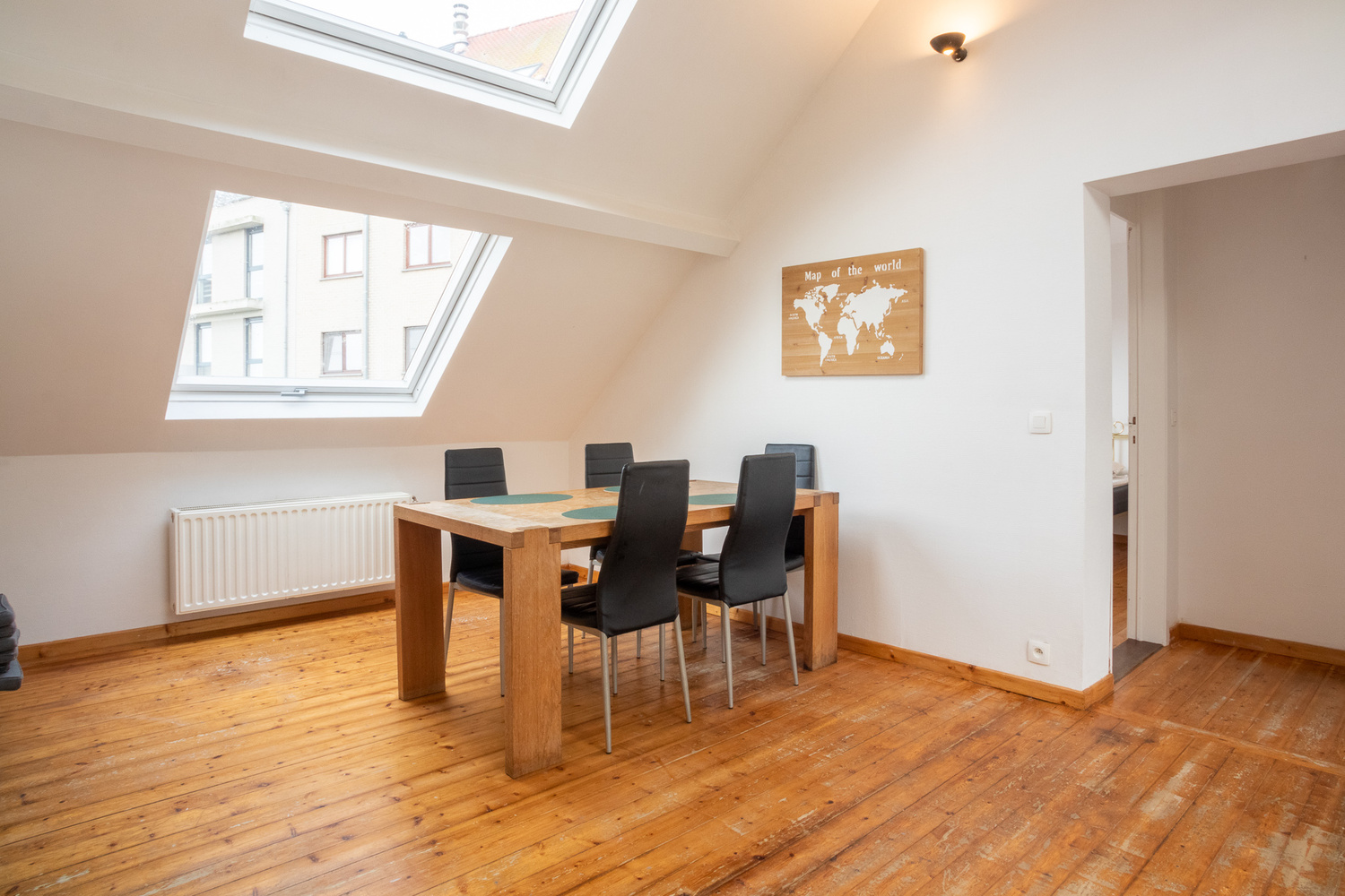 Ruim gerenoveerd dakappartement met gezellig terrasje 