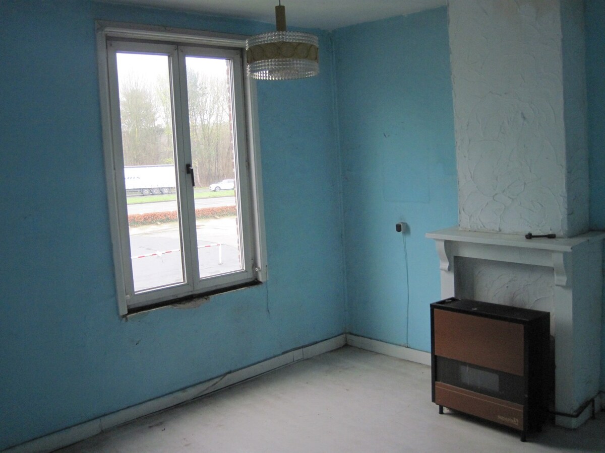 Te renoveren woning. Uitstekend gelegen. 