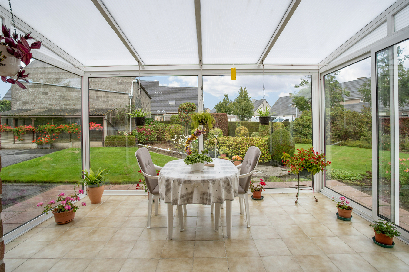 Centraal gelegen woning met 5 slaapkamers op ruim perceel van 982m² 