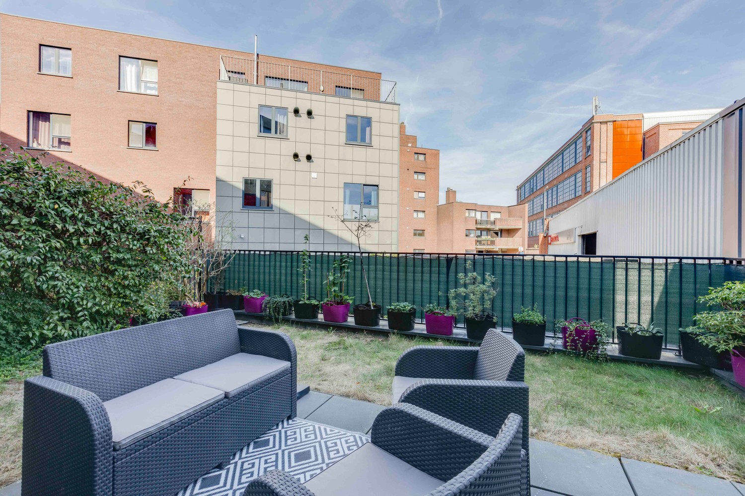 Bel-etage appartement aan het water met mooie tuin! 