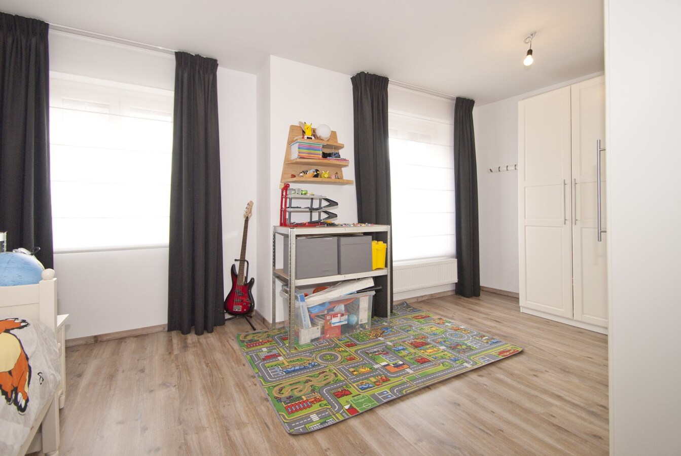 Instapklaar appartement met lift - 1 slpk, terras, 2 parkings 