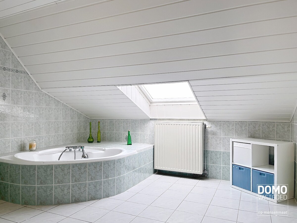 RUIME, LICHTRIJKE OPEN BEBOUWING MET ZONNIGE TUIN TE HALEN 