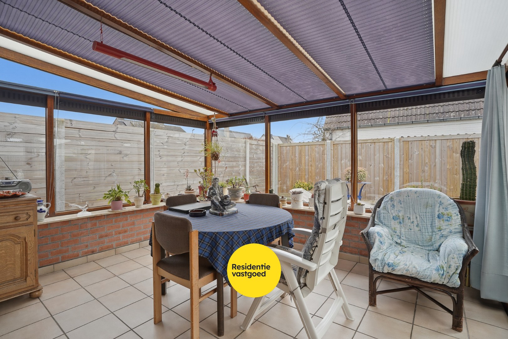 Alleenstaande bungalow met garage en tuin  op 684 m² 