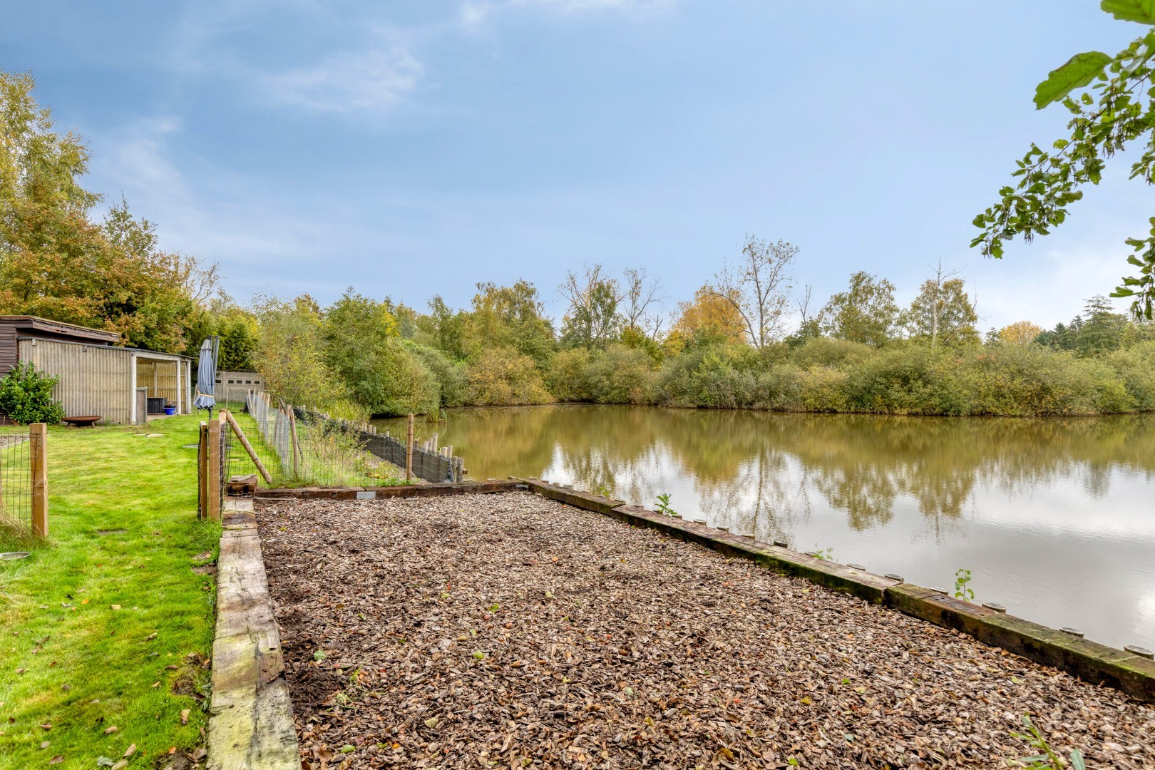Uniek perceel van 2 ha. en 34 are met 3 prachtige vijvers 
