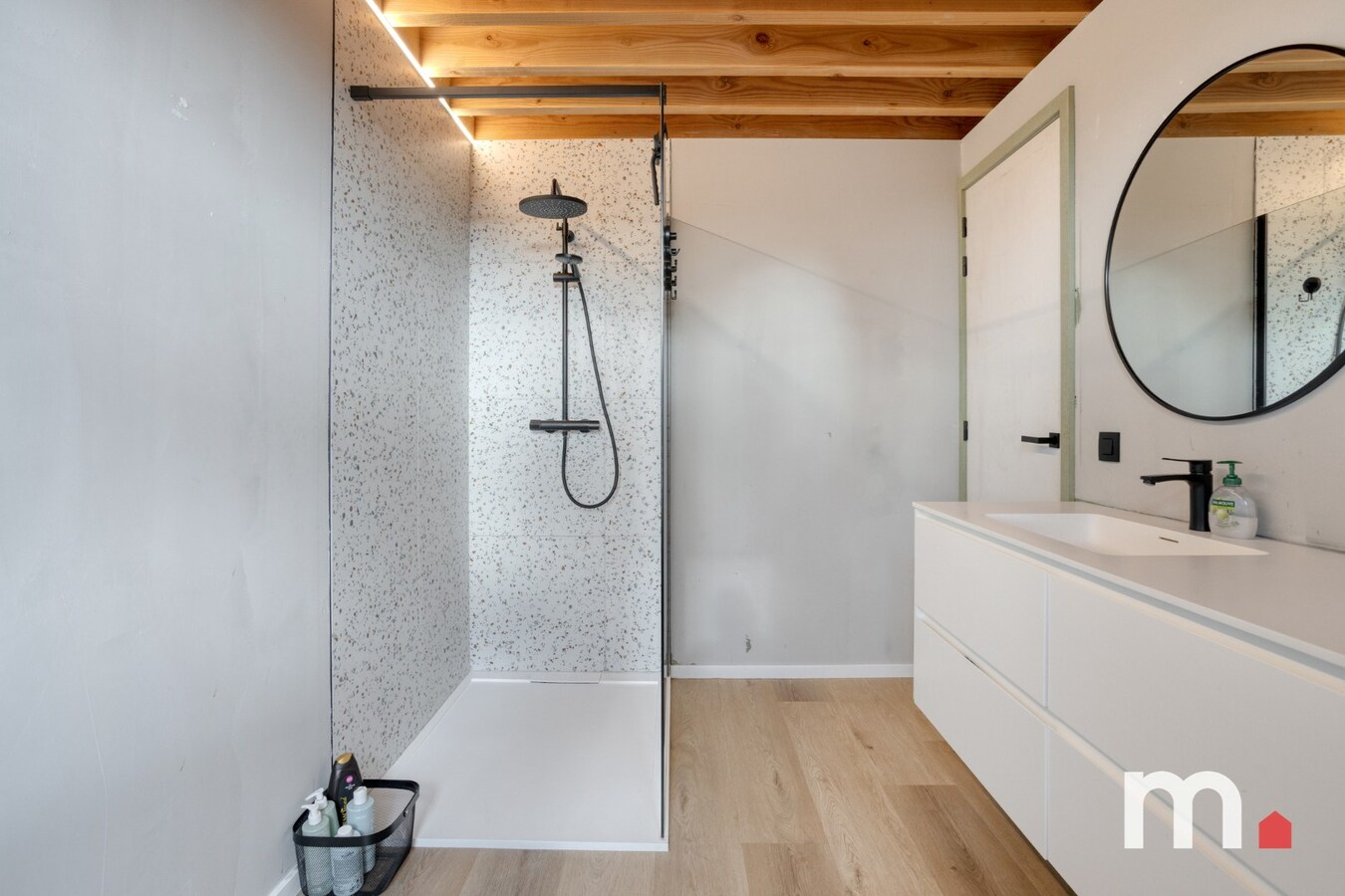 Unieke Villa te Lendelede met 5 slaapkamers met hoogwaardige afwerking ! 