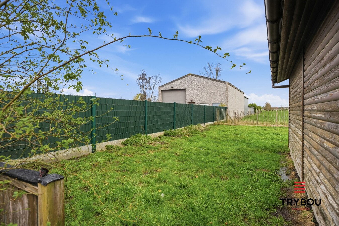 Rustig gelegen, alleenstaande woning op ruim perceel van 2210 m² 