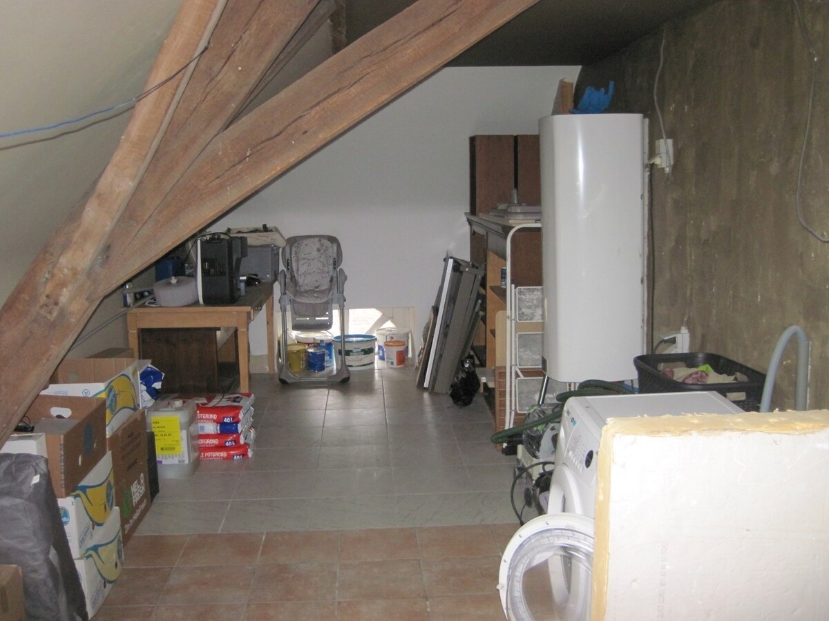 Bijzonder ruim gelijkvloers woonappartement. 