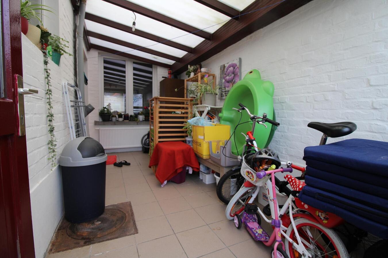 Welgelegen, comfortabel woonhuis met aangename tuin, nabij winkels 