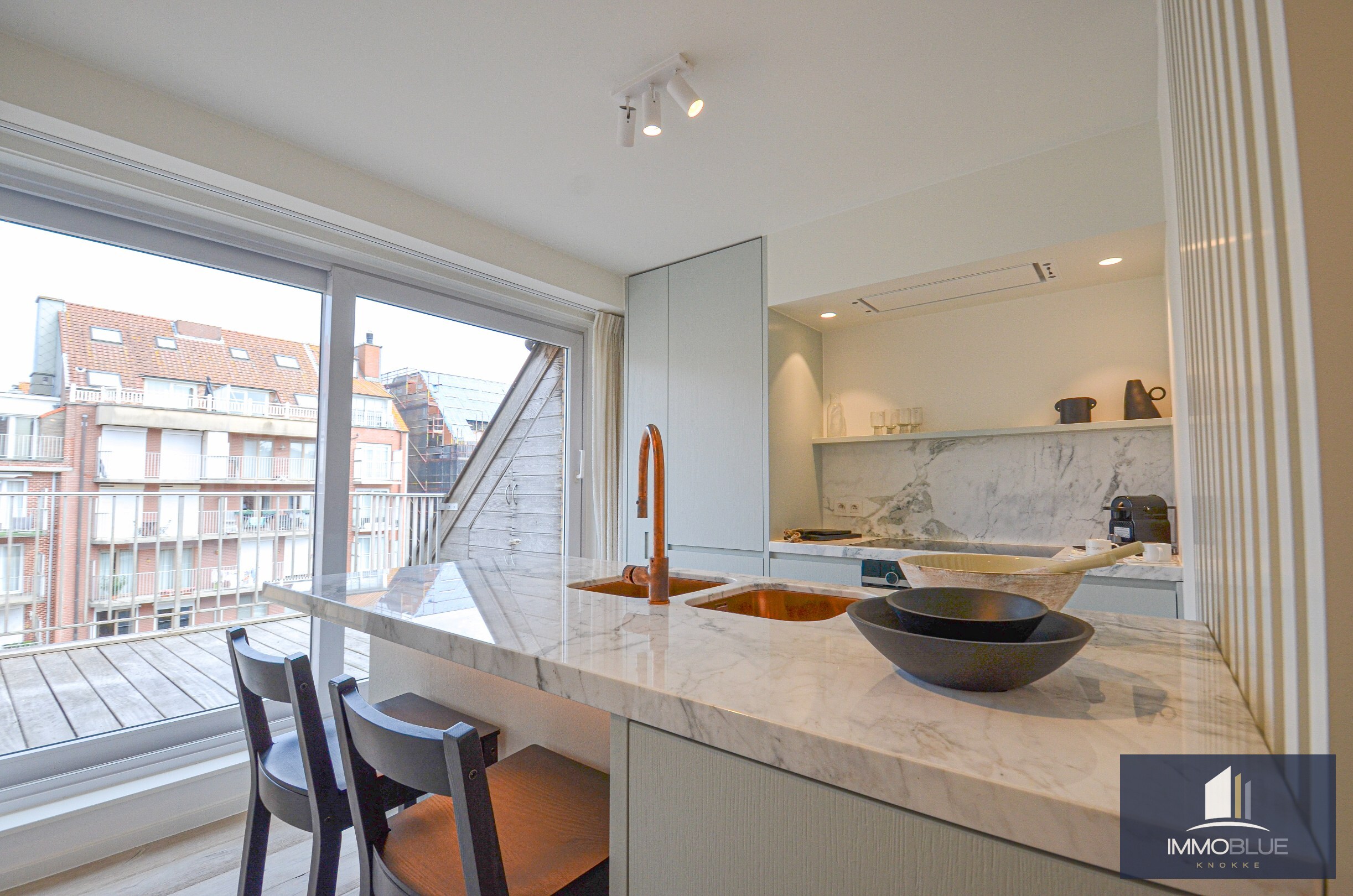 Volledig gerenoveerd appartement met twee ruime terrassen. 