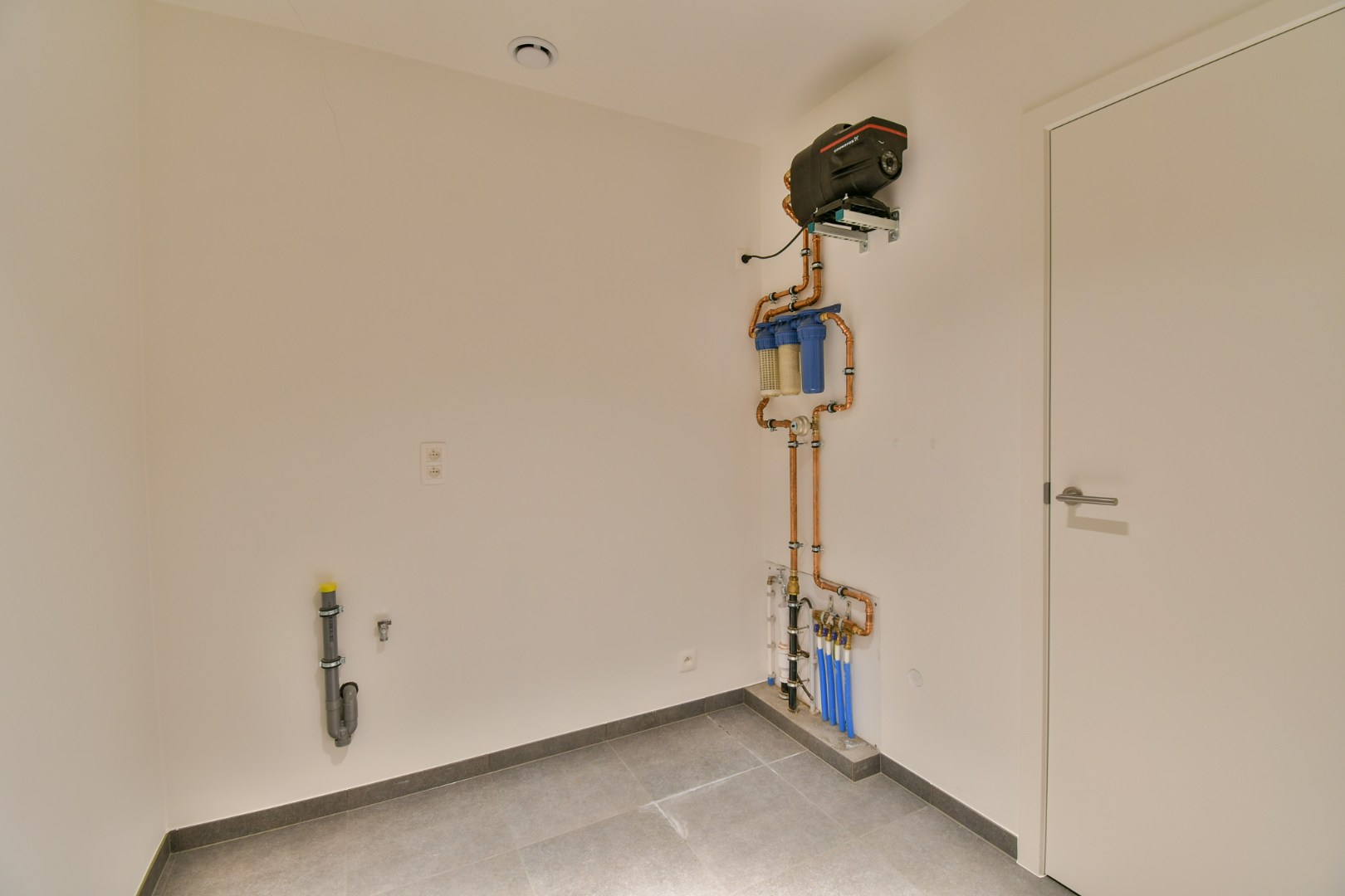 Halfopen woning met 3 slaapkamers en landelijk verzicht! 