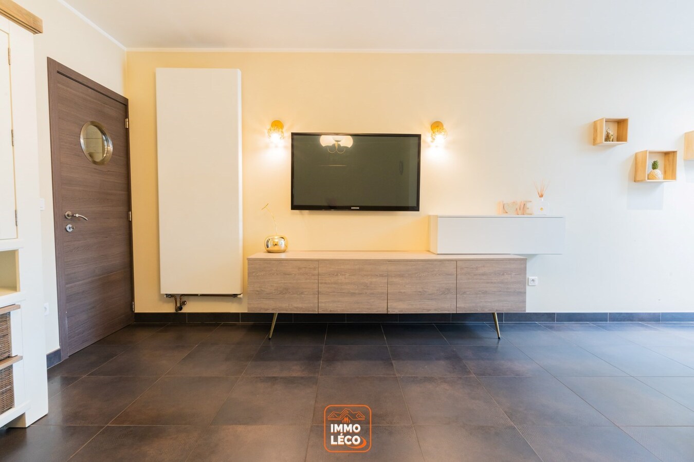 Maison de commerce avec habitation 4 chambres, plein centre-ville ! 