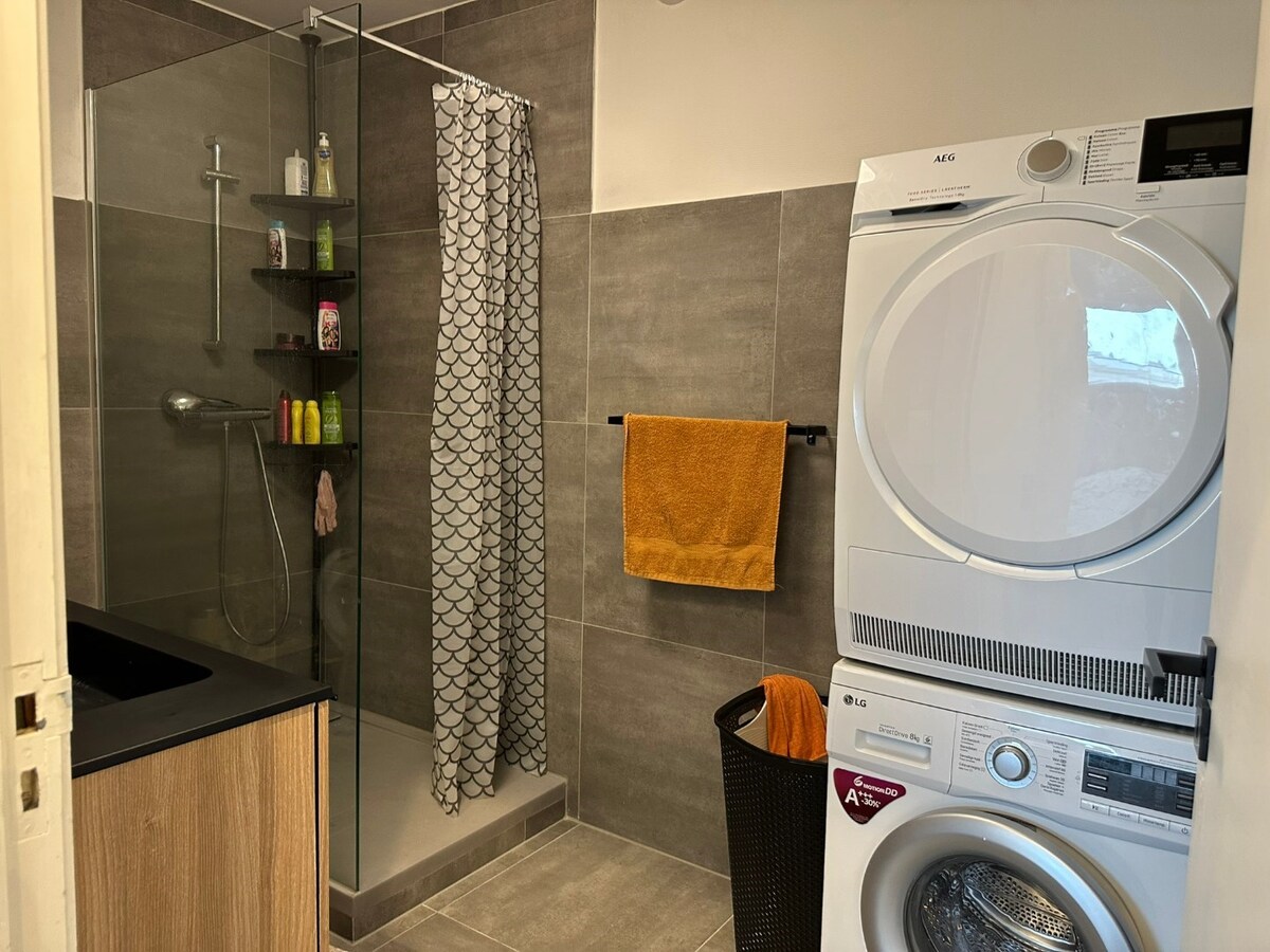 VERNIEUWD   appartement met 3 slaapkamers 