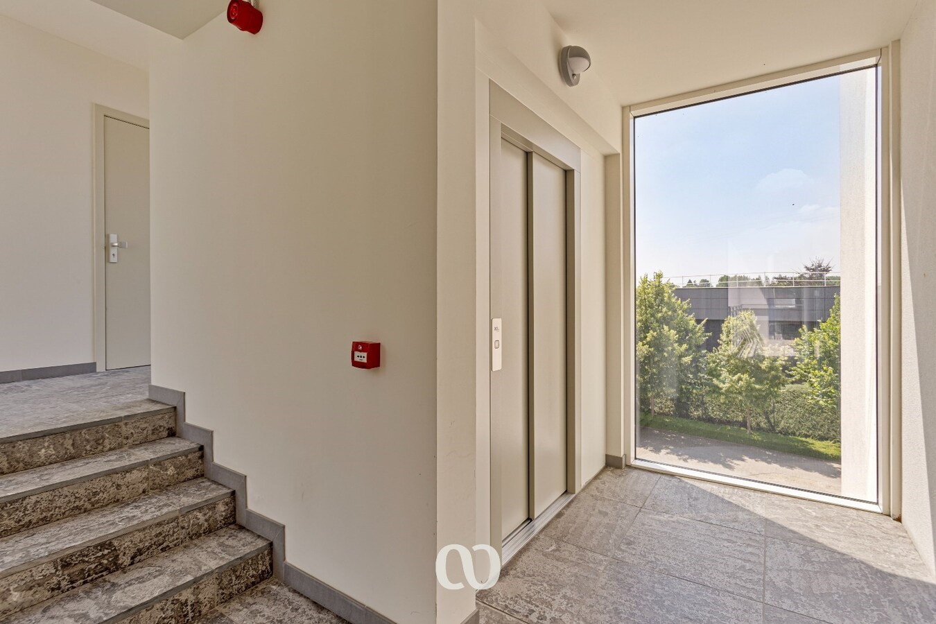 Top gelegen één slaapkamer appartement met leuk terras 