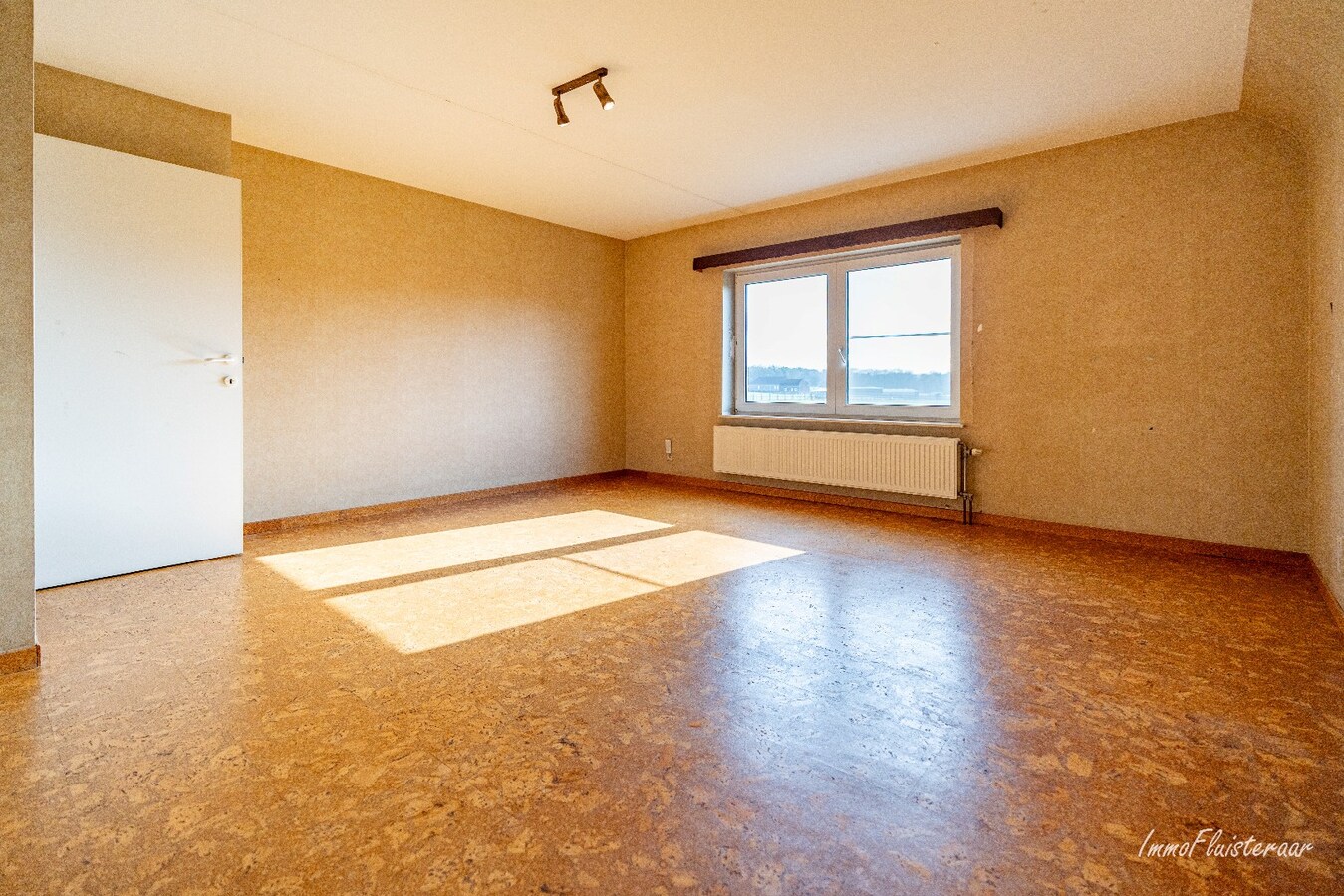 Woning met paardenstallen en buitenpiste op ca. 6,5ha te Bree 