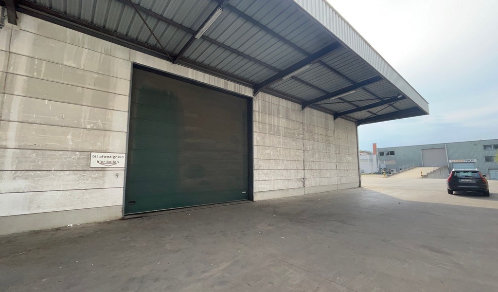 Gerenoveerde magazijnen te huur aan A12 in Wilrijk