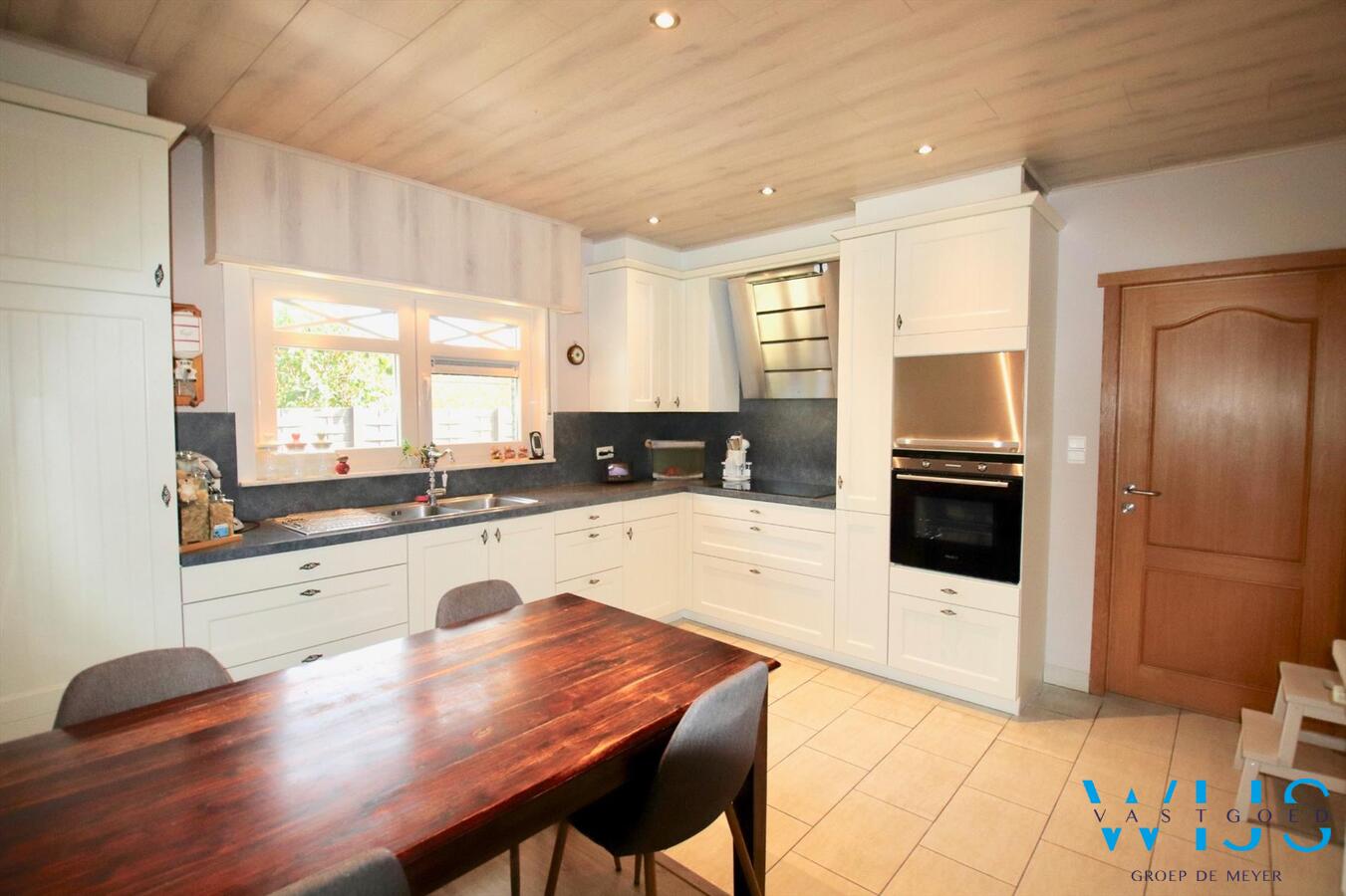 Piekfijn onderhouden en gerenoveerde bungalow te Zelzate! 