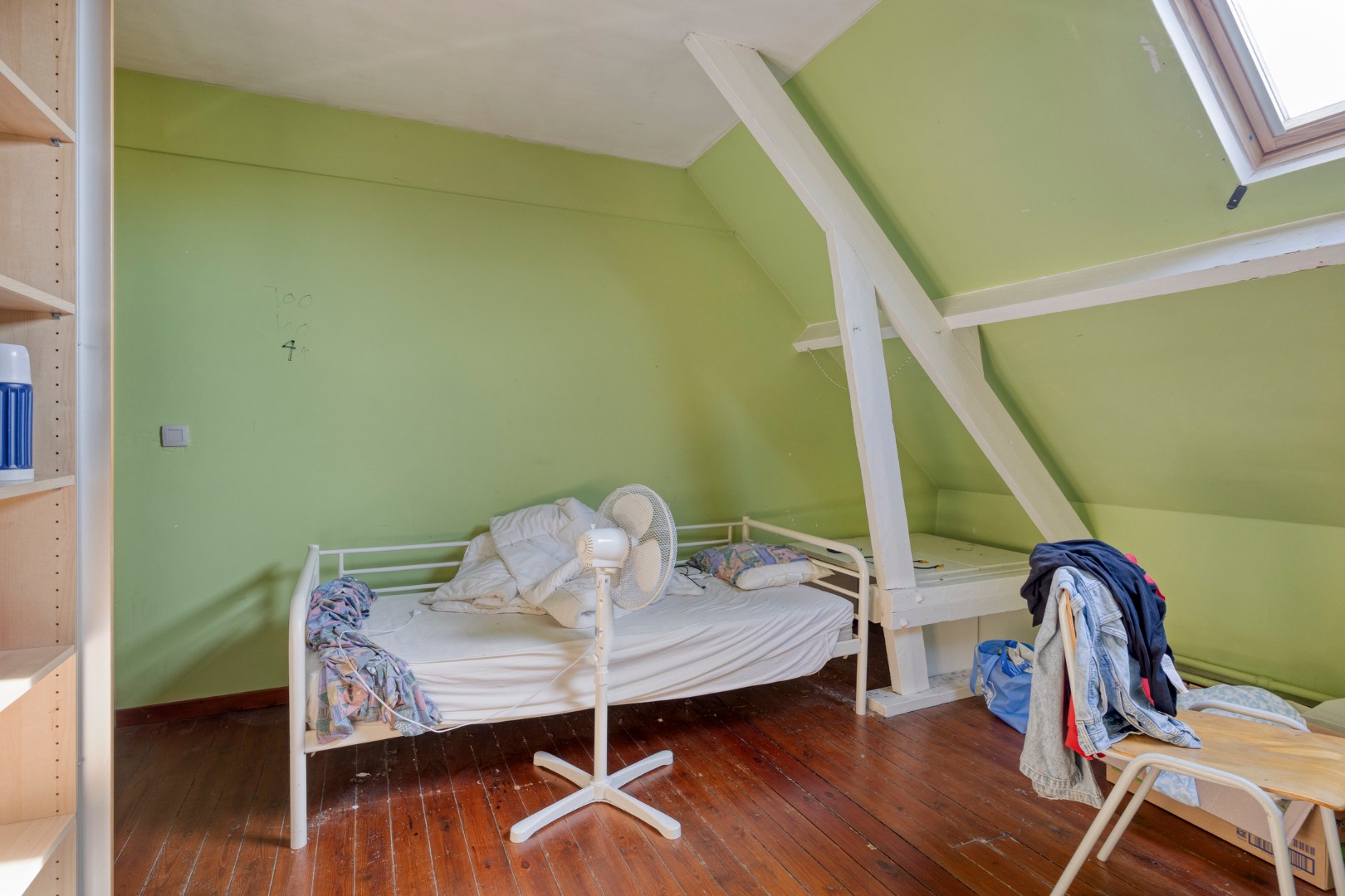 Te renoveren woning met 4 slpk. en garage in centrum van Mol 